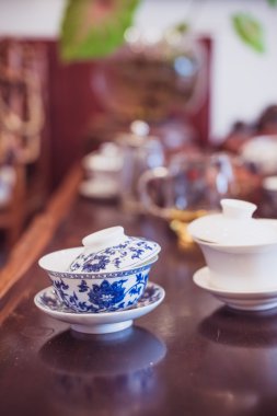 Bütün yaprak lapsang souchong çayı fincan, zengin bir dumanlı çay aromalı.