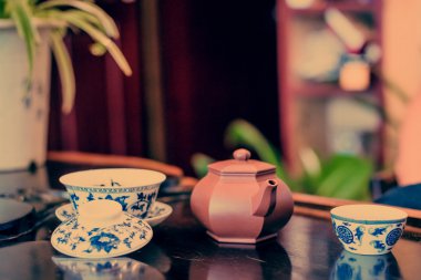 Bütün yaprak lapsang souchong çayı fincan, zengin bir dumanlı çay aromalı.
