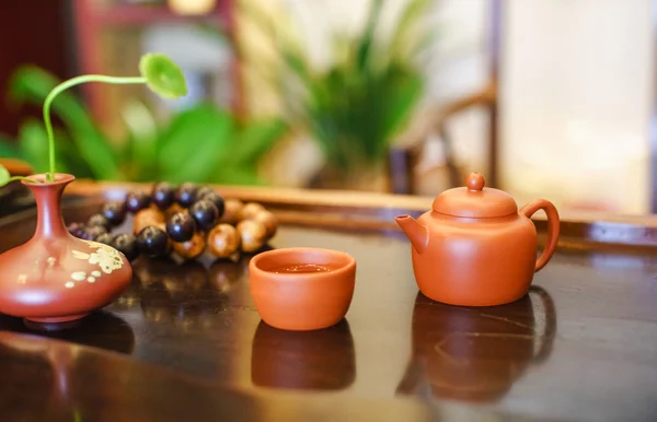 A cup of whole leaf lapsang souchong tea, a rich smoky flavored tea — Stock Photo, Image