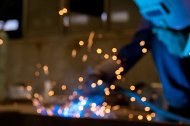 Bulanık fotoğraf. Parlak ve koyu ve renkli. Arka plan odağını.