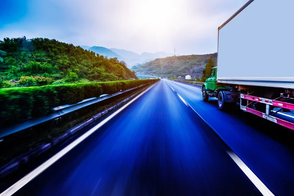 Camion container sull'autostrada . — Foto Stock