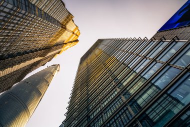 modern iş ofis binası dış ve gökyüzü ararken