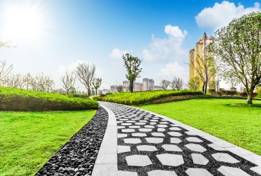 Şehir parkıdır çakıl taşları ve çim Şehir Parkı