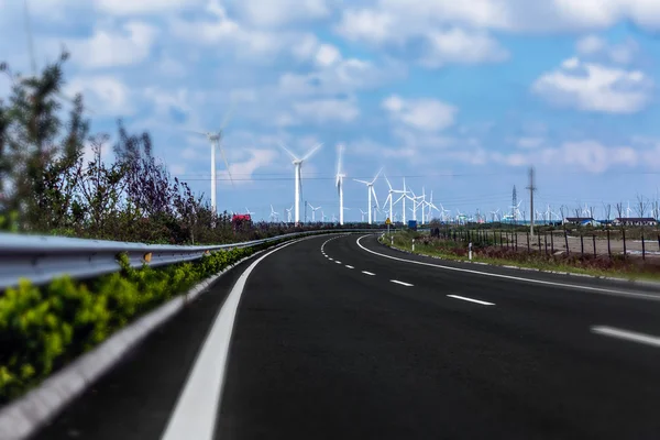 Migliaia di turbine eoliche a Mojave, California . — Foto Stock