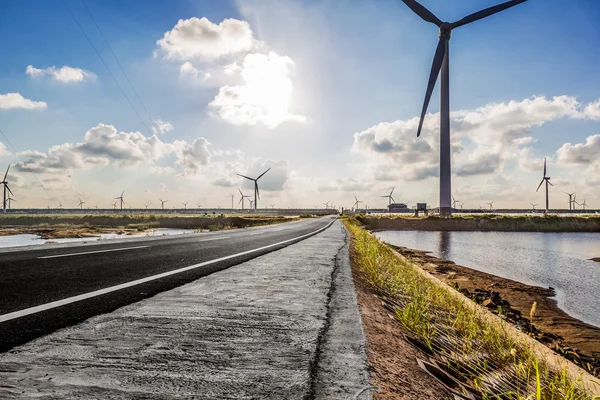 Duizenden van windturbines in Mojave, Californië. — Stockfoto