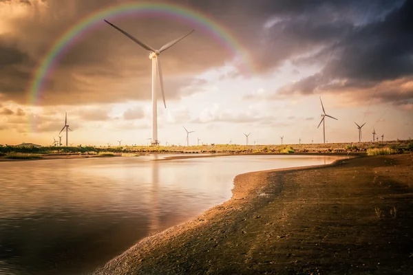 Generatorer vindkraftverk i havet — Stockfoto