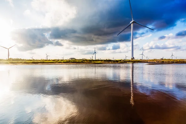 Generatoren windturbines in de zee — Stockfoto