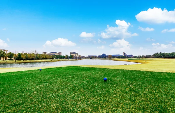 Bunkers de arena en el campo de golf. Centro turístico mexicano. Bahía Príncipe, Riviera Maya . — Foto de Stock