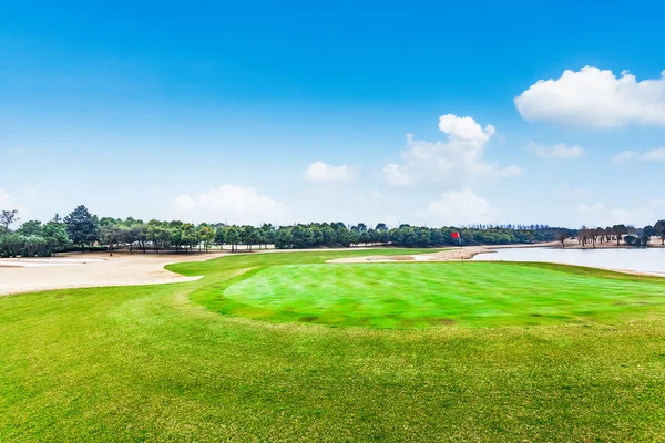 Sand bunkrar på golfbanan. Mexican resort. Bahia Principe, Riviera Maya. — Stockfoto