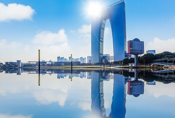 Toz Jinjihu Gölü ve Doğu kapısı