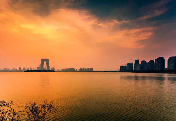 Poeira do lago JinJiHu e do portão do Oriente — Fotografia de Stock