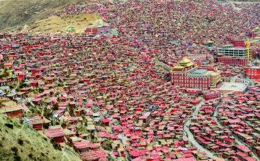 Sichuan, Çin - Eylül 19 2014: larung gar (larung beş İlimler Budist Akademisi). ünlü rahipleri seda, sichuan, Çin.