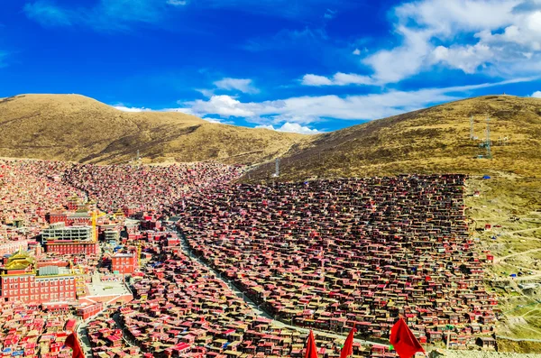 SICHUAN, CINA - 19 SET 2014: Larung Gar (Larung Five Sciences Buddhist Academy). una famosa Lamasery a Seda, Sichuan, Cina . — Foto Stock