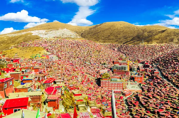 SICHUAN, CINA - 19 SET 2014: Larung Gar (Larung Five Sciences Buddhist Academy). una famosa Lamasery a Seda, Sichuan, Cina . — Foto Stock