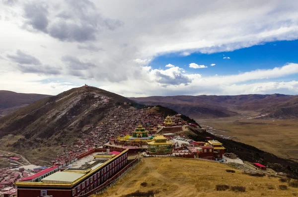 SICHUAN, CINA - 19 SET 2014: Larung Gar (Larung Five Sciences Buddhist Academy). una famosa Lamasery a Seda, Sichuan, Cina . — Foto Stock