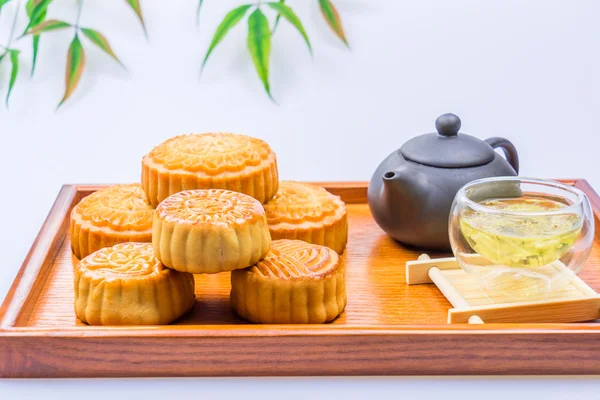 月餅と茶、中国の中秋節の食べ物. — ストック写真