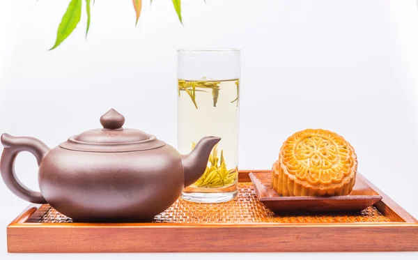 Mooncake and tea,Chinese mid autumn festival food. — Stock Photo, Image