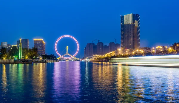 Hermosa vista nocturna del río Haihe en Tianjin, China — Foto de Stock