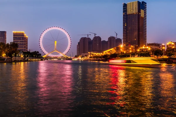 Vacker natt utsikt över floden haihe i tianjin, China — Stockfoto