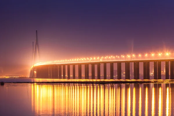 Ponte moderna até o oceano da China . — Fotografia de Stock