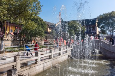 Jiangyin, Çin 2015 19 Şubat: insanlar tapınak tütsü yakmak için Çin yeni yılın ilk günü, tütsü yakmak ve dua, koyun, yıl 19 Şubat içinde başladı.