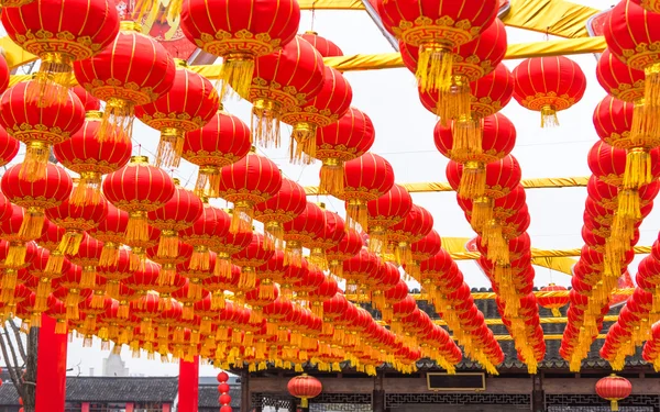 Slavnostní Číňané červená Lucerna dekorace — Stock fotografie