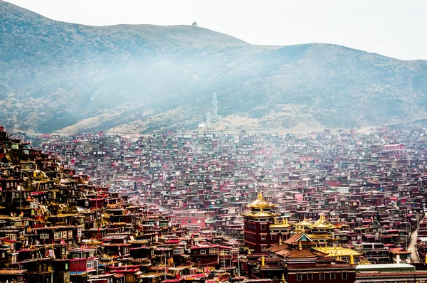 SICHUAN, CINA - 19 SET 2014: Larung Gar (Larung Five Sciences Buddhist Academy). una famosa Lamasery a Seda, Sichuan, Cina . — Foto Stock