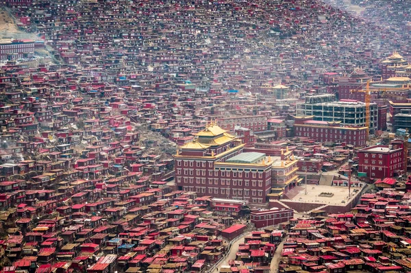 SICHUAN, CINA - 19 SET 2014: Larung Gar (Larung Five Sciences Buddhist Academy). una famosa Lamasery a Seda, Sichuan, Cina . — Foto Stock