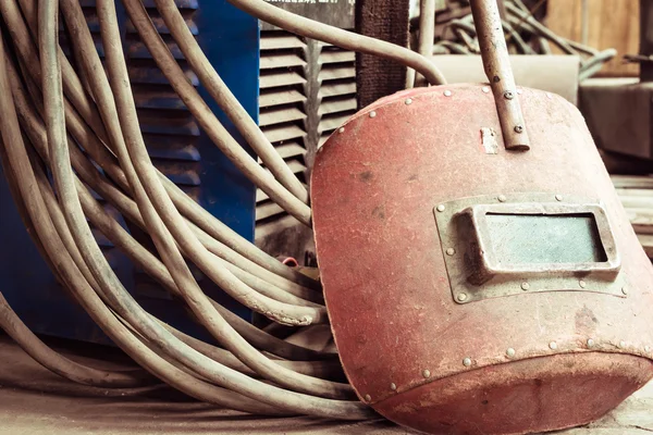 Electric welding machine, electric wire, masks, gloves and tongs, are very old — Stock Photo, Image