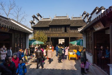 Beijing, Çin - 18 Şubat 2015: İnsanlar kendilerini yürüme Park adlı Çin Yeni Yılı kutlamaları öncesinde yıl 19 Şubat bu yıl başlayan koyun, zevk.