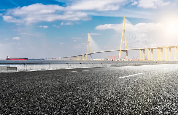 Asphalt road and modern bridge,Hong Kong — Stock Photo, Image