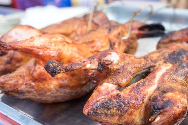 Noel için meyve ile kızarmış ördek