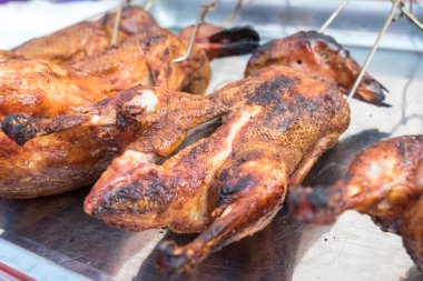 Noel için meyve ile kızarmış ördek