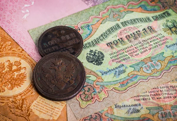 Altes russisches Geld und Medaillen. — Stockfoto