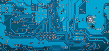 Elektronik devre kartının işlemcili yakın plan görüntüsü