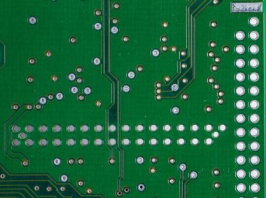 Elektronik devre kartının işlemcili yakın plan görüntüsü