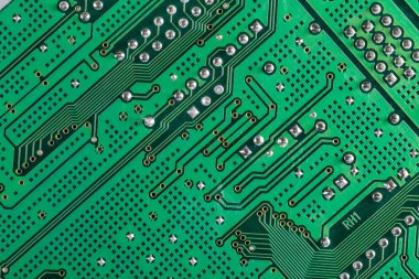 Elektronik devre kartının işlemcili yakın plan görüntüsü