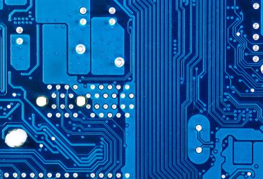Elektronik devre kartının işlemcili yakın plan görüntüsü