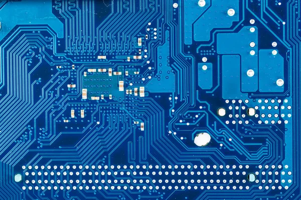 Elektronik devre kartının işlemcili yakın plan görüntüsü