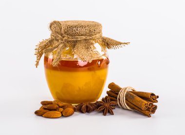 Taze bal ile fındık, limon, Natürmort, beyaz arka plan