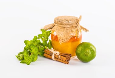 üzerine beyaz izole bağışıklığı güçlendirmek için sağlıklı malzemelerle