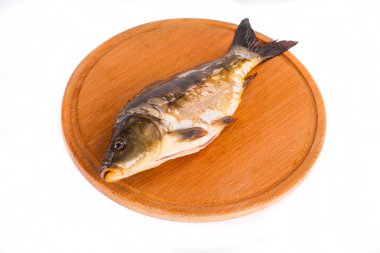 Taze çiğ balık ve gıda maddeleri masada