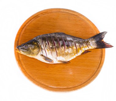 Taze çiğ balık ve gıda maddeleri masada