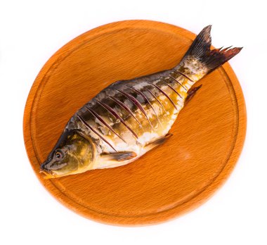 Taze çiğ balık ve gıda maddeleri masada