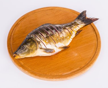 Taze çiğ balık ve gıda maddeleri masada