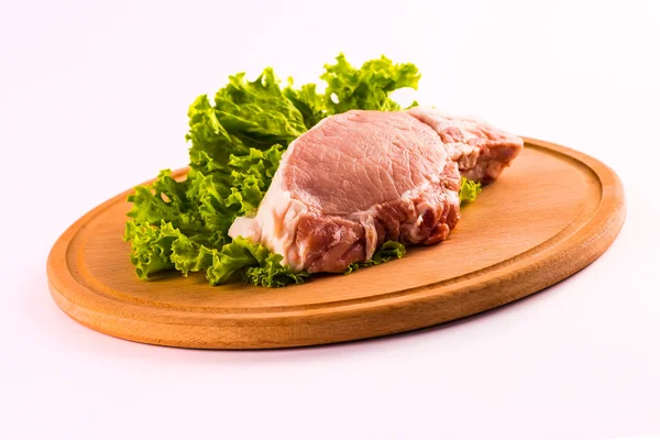 新鮮な肉と野菜のキッチン ボード — ストック写真