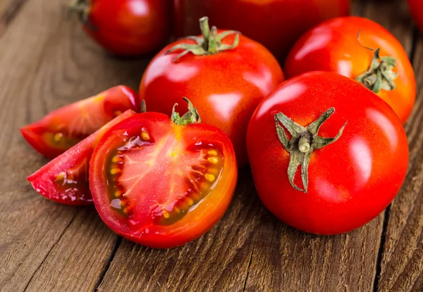 Fresh, ripe tomatoes on wood background — Stock Photo, Image