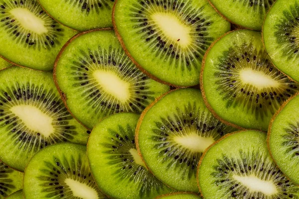 Beautiful kiwi fruit slices background — Stock Photo, Image