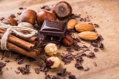 Çikolata bar / çikolata parçaları bar / fındık çikolata / çikolata b