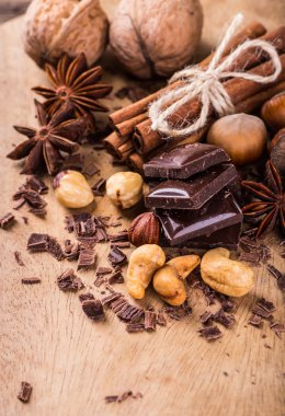 Çikolata bar / çikolata parçaları bar / fındık çikolata / çikolata b